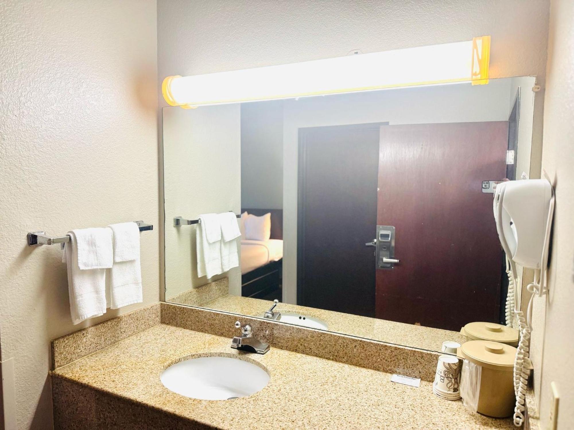 Baymont Inn & Suites By Wyndham Lincoln Ne Exteriör bild